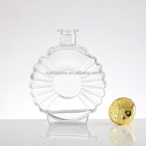Collar Material Aluminum Plastic PP 500ml 750ml Empty Brandy Glass Bottle with Gold Cap