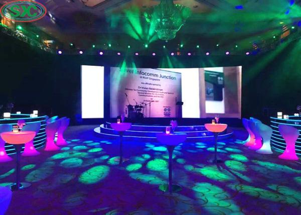 Indoor P4 Full Color Hanging LED Screen Video Wall 1/8 Scanning With Die Casting Aluminium