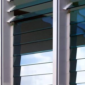 Регулируемые стеклянные жалюзи для окон с закаленной стеклянной панелью для домашнего строительства