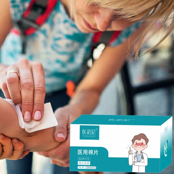 Medical cotton pads, professional care and cleaning – simple and reassuring.