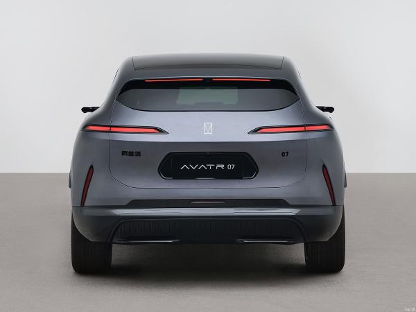 Changan Avatr 07 is a new high-end brand jointly created by CATL, Huawei, and Chang'an Automobile. It offers both hybrid and all-electric versions, making it the most cost-effective intelligent drivin