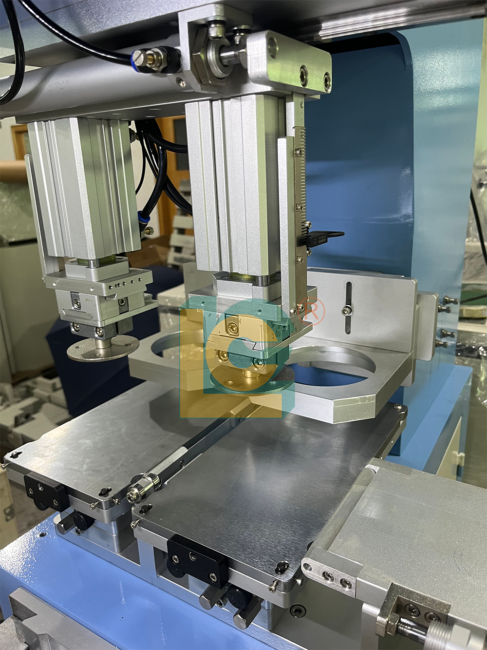 LC 2-Color Closed Ink Cup Pad Printing Machine with Independent Pad Shuttle System