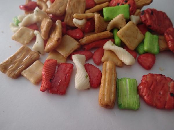 Petiscos saudáveis do biscoito do arroz do alimento por atacado japonês