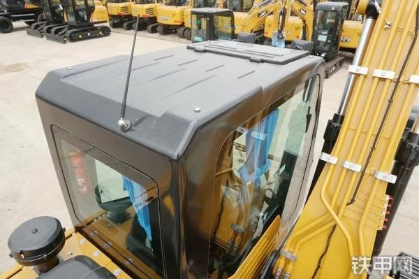 SY135 Distributeur de système hydraulique tuyau de gonflement Le choix idéal pour les tuyaux en fer de la pelle