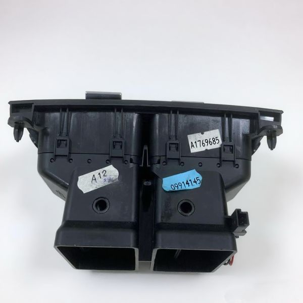 Car air Conditioner Vent A/C air Outlet Front air Outlet Center For Maserati Levante 2016-2019 OE 6700491010