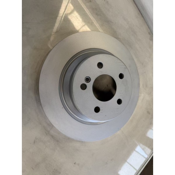 Our gray iron brake disc castings are professional industrial foundry parts tailored for global B2B auto parts procurement, widely applied in vehicle braking assembly and mechanical braking systems. M