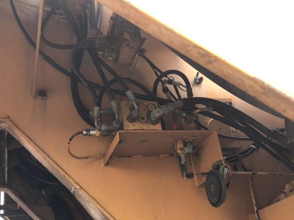 used 30ton kato rough terrian crane KR300 originally made in japan , just used for 5000 hrs , very good condition