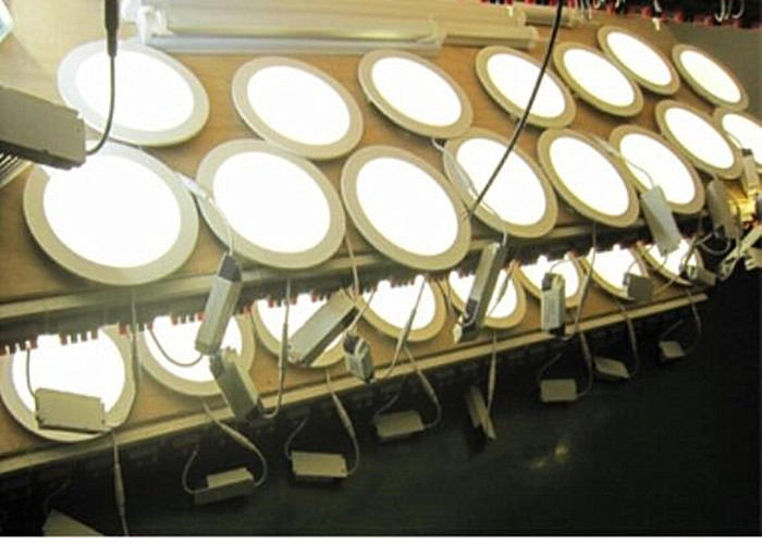 Узкая панель приведенная Downlight дома рамки интегрировала хорошую работу дизайна