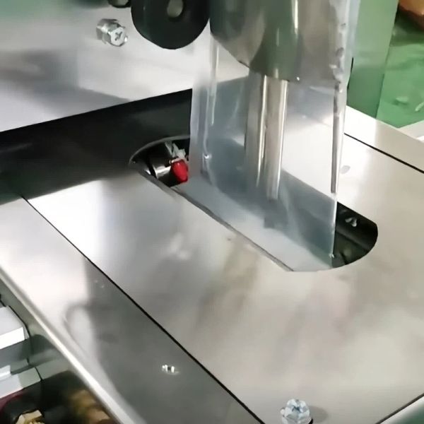 350W Automatic Liquid Packing Machine 20cm Film Width Pneumatic Packaging Machine