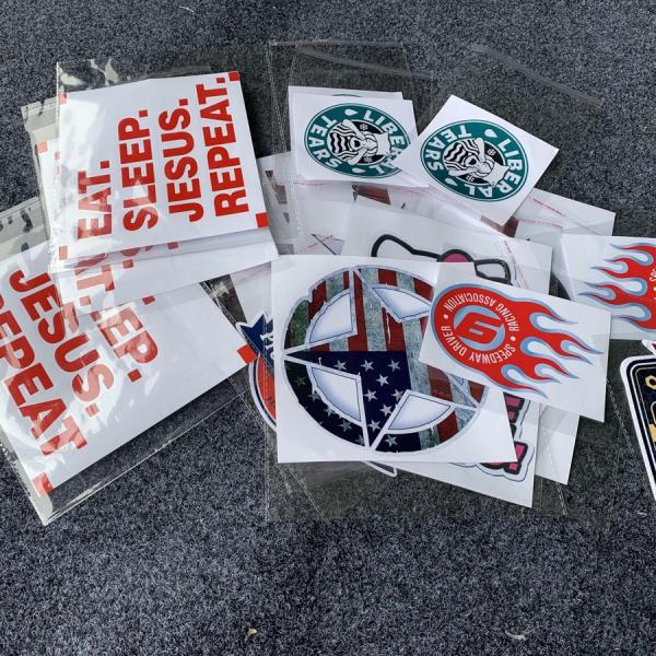 Deboss Biodegradable Adhesive Label Sticker Die Cut Vinyl Printing PVC CMYK