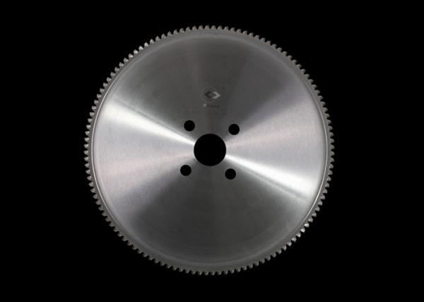 O corte profissional do metal considerou que as lâminas circulares para bonde viram 120 dentes