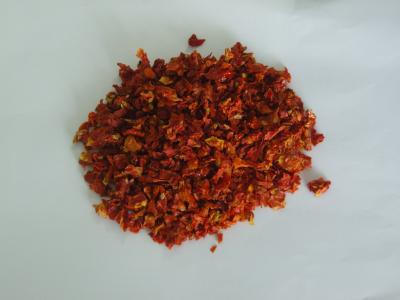 O costume profissional secou os flocos do tomate, desidratando tomates que FDA alistou