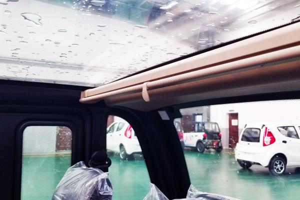 Metal Structure Two Seater Electric Car Battery Powered With Customized Body Color