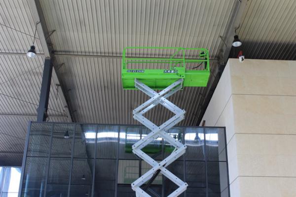 SS1212HM Sky Lift Platform Mobile Elevating Work Platform Capacity 320kg