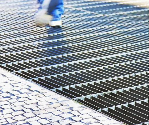 Hot Dipped Galvanized Steel Grating Heavy Duty Metal Grid Grating Panels Pressure Welded and Locked for High Load Capacity