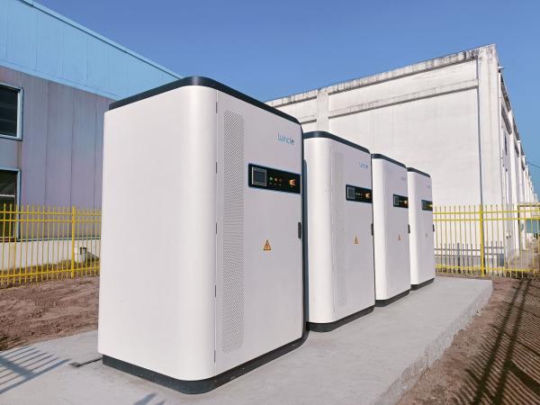 LiFePO4 Armoire de stockage d'énergie à batterie 125kw 258kwh Pour l'extérieur à trois phases à quatre fils