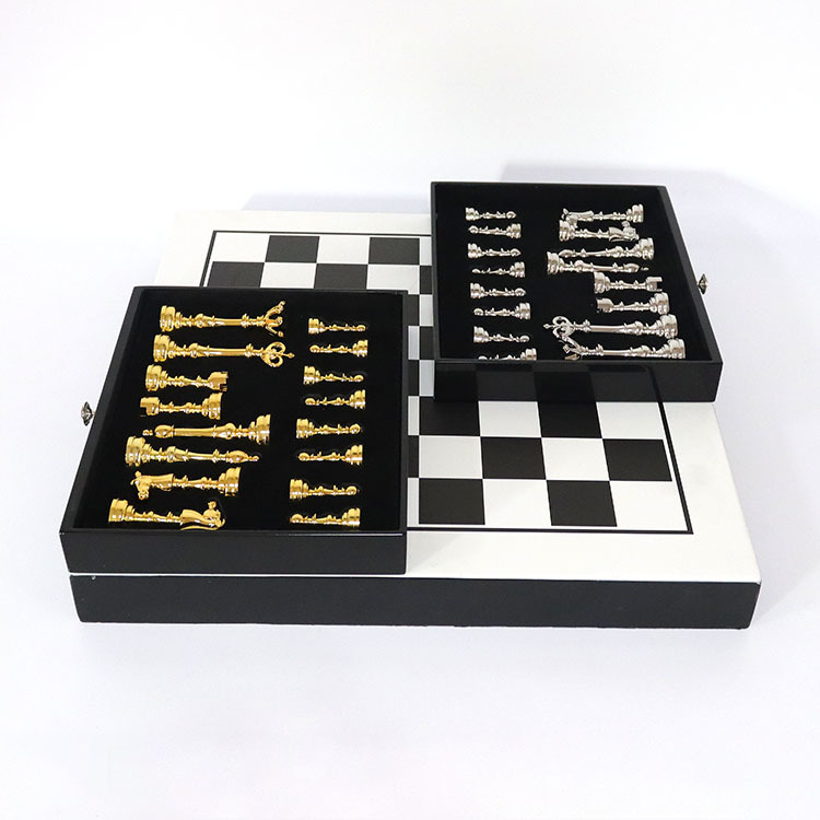 Portable 40*40*3.5cm Zinc Alloy Metal Chessboard Chess Set for Travel and Home