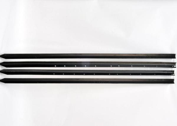 Black Hot Dipped Galvanized Y Shaped Metal Farm Fence Posts 1.50lbs/Ft Rustproof