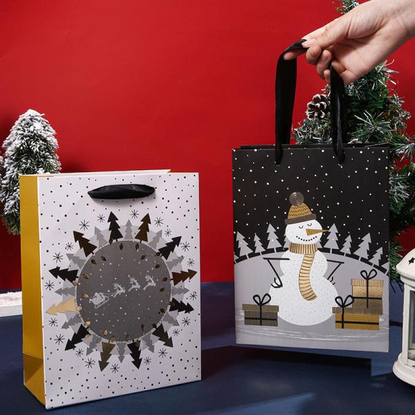 O presente de papel a favor do meio ambiente do Natal do FSC ensaca 32g/PCS