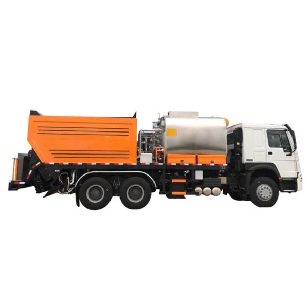 Sinotruk HOWO 6x4 Asphalt Bitumen Synchronous Chip Sealer Truck For Road Maintenance