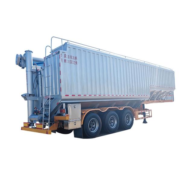Camion-remorque de transport de poudre de fourrage pour animaux en vrac