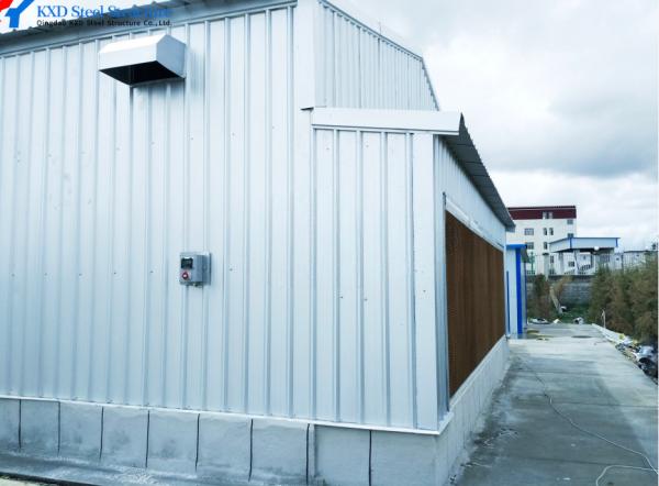 Farmhouse Style Prefabricated Steel Poultry House with Hot-Dip Galvanized Frame