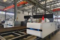 1500 mm Largeur maximale de coupe Machine de découpe laser à faisceau H avec tête laser Ec-Ophit et laser à fibre