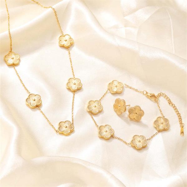 Stainless Steel Gold Plated Anti-Tarnish Clover Jewelry Set For Girls & Women