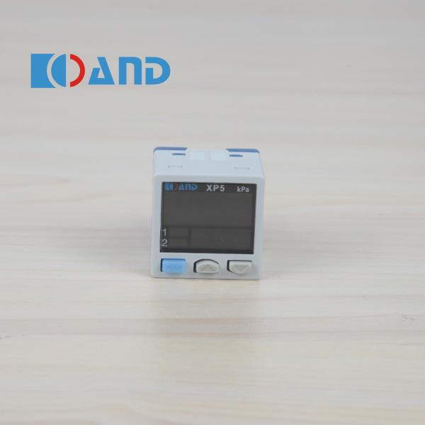 XP5 Pipe Digital Pressure Sensor High Accuracy NPN / PNP Switchable