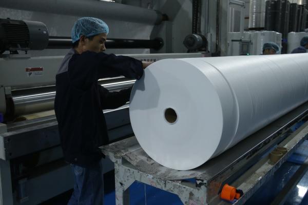 Tela não tecida branca 50gsm do polipropileno ISO9001 F9 para purificador do ar