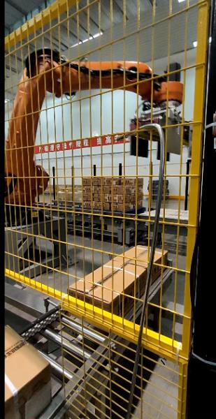 Robotic Cell KUKA KR 120 Palletizing  Boxes Industrial Automation