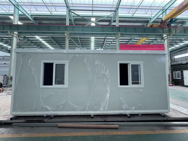 Logement d'urgence multifonctionnel Maison portable en acier extensible avec structure en acier durable