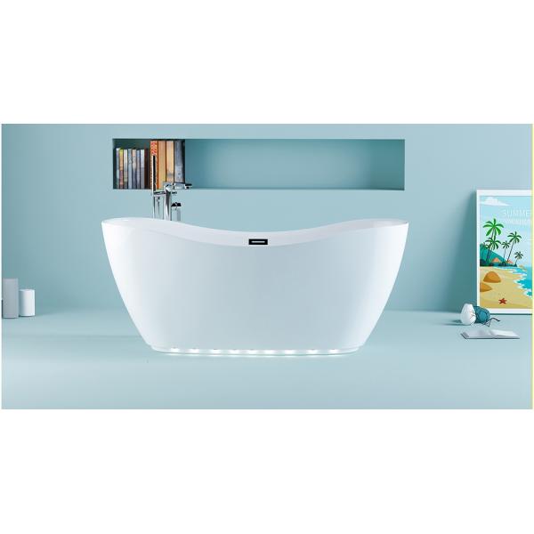 Современная белая свободно стоящая ванна с центральным дренажным расположением