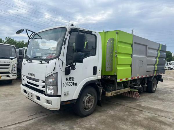 EURO 5 Emission Standard Isuzu High Pressure Road Washing and Sweeping Truck Vacuum Road Sweeper Cleaning Truck Diesel Fuel Type