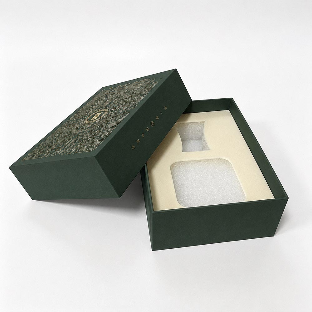 Lid Base Rigid Custom Gift Boxes with Gold Foil Stamping PE Foam Insert Jewelry Cosmetic Packaging
