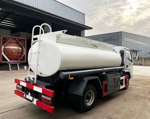 4X2 Fuel Oil Tanker Truck Capacity 100 - 200L Max Torque 500Nm - 1000Nm