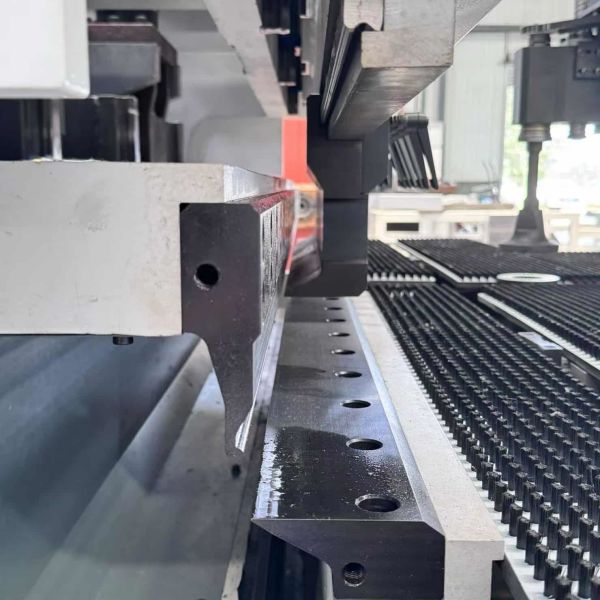 Intelligent CNC Panel Bender with 13 Axis Synchronized Control for ±0.1mm Precision and Up to 3.0mm Bending Thickness