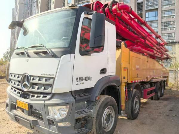 Pompe à béton utilisée avec une puissance maximale théorique de 180 m3/h et une portée verticale de 56 m à prix abordable