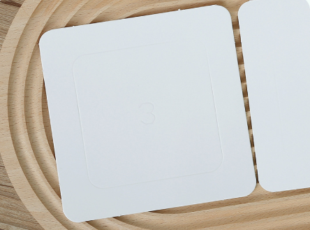 Eco-Friendly Cardstock Cake Box with Integrated Design and Handheld Portability for Pastries