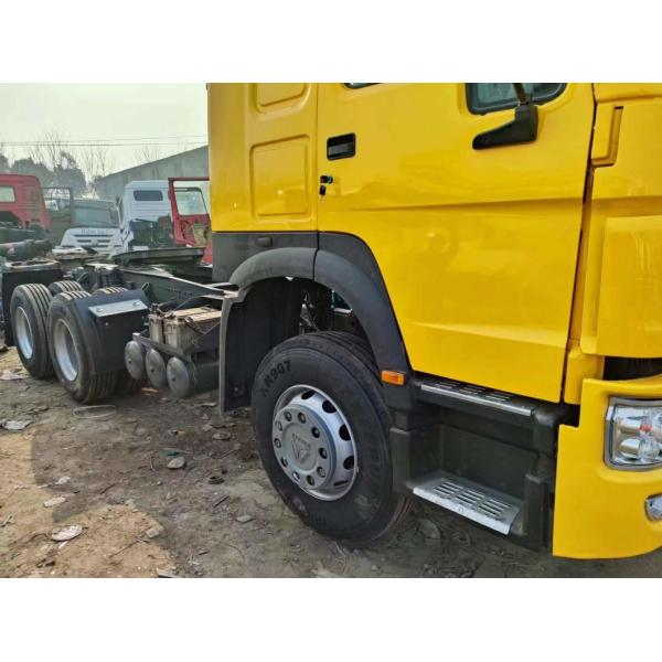 Used Yellow Sinotruk HOWO 6*4 Tractor Truck 30ton 40ton with Manual Transmission
