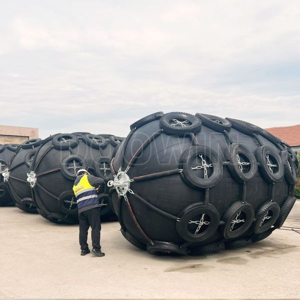 Lightweight Pneumatic Rubber Fenders 0.5m-4.5m Yokohama Fender