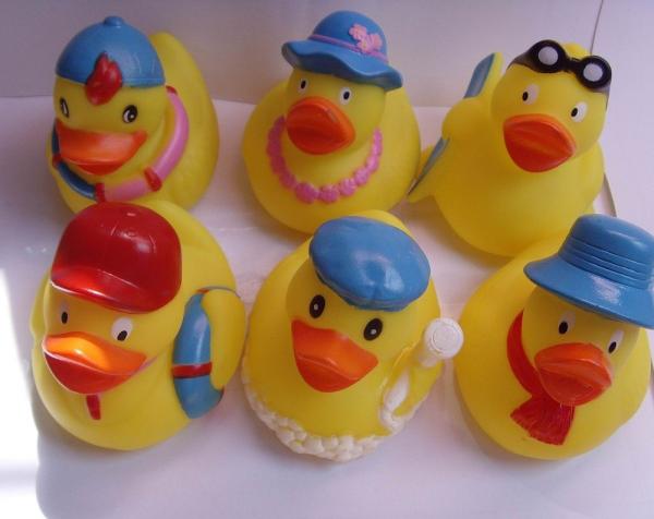 Mini Yellow Bathtub Weighted Squeezing Rubber Ducks Surfing / Swimming Design