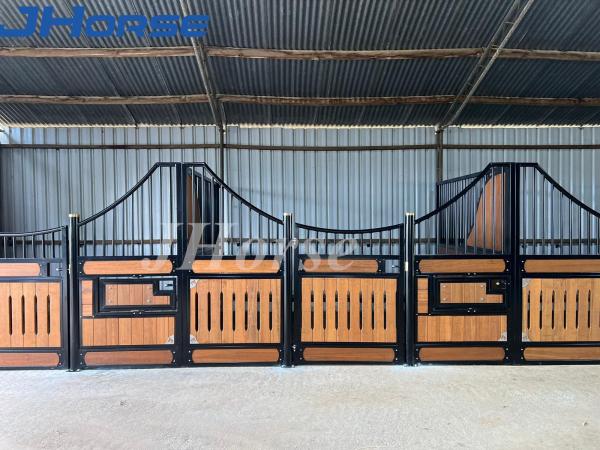Powder Coated Euro Horse Stalls Customizable Construction