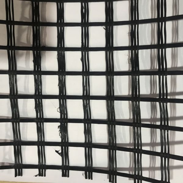 Bitumen Coated Fiberglass Geogrid Pavement Crack Resistance Reinforcement Mesh
