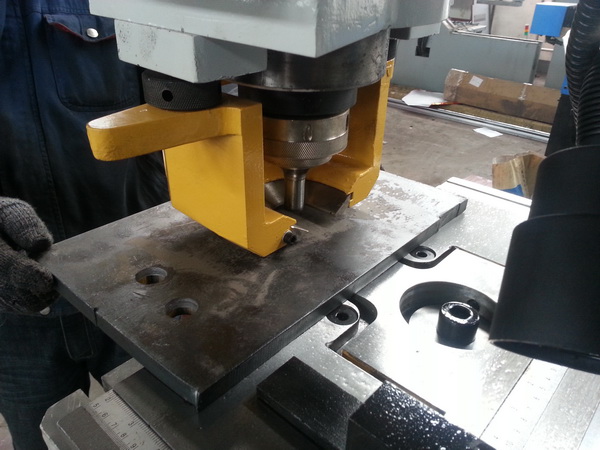 Semi Automatic Metal Iron Worker Q235 Steel Material Lifetime Service