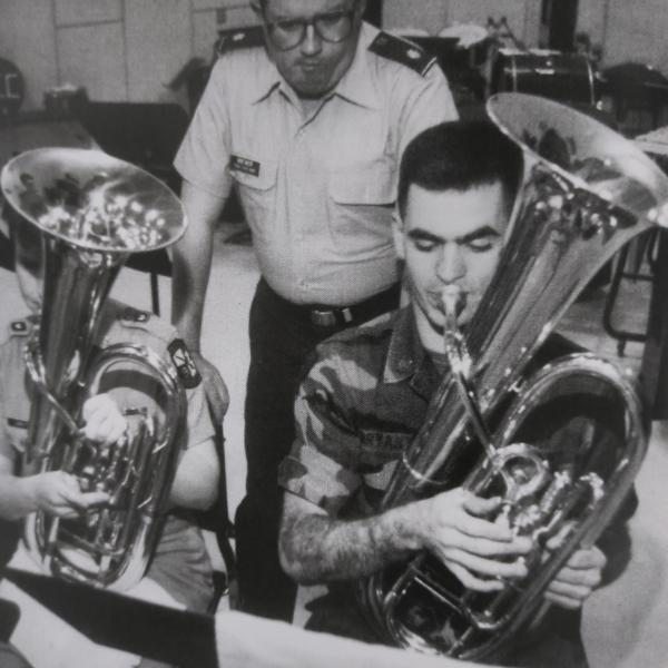 The Fightin' Texas Aggie Band. Профессиональная печать столовой книги с глянцевой ламинированной крышкой на 2,5 мм досках.