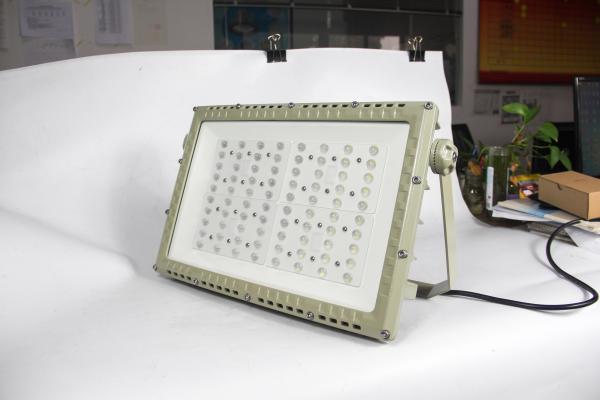 Lumière de route à LED résistant aux explosions 250W. Certifié ATEX CNEX pour les applications dangereuses de la zone 1 de la zone 2.