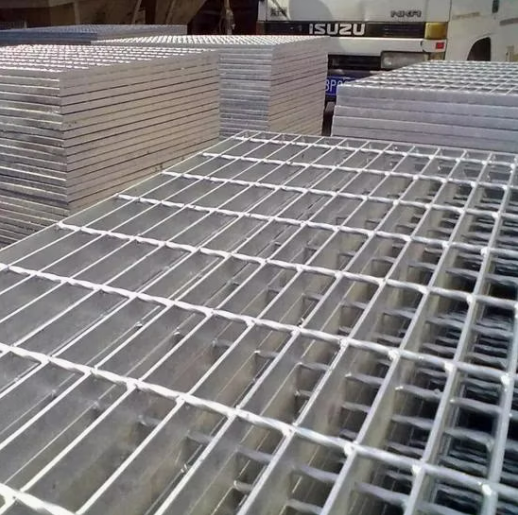 Heavy Duty Anti-Slip Serrated Hot-DIP Galvanized Steel Grating for Outdoor Drainage and Platforms