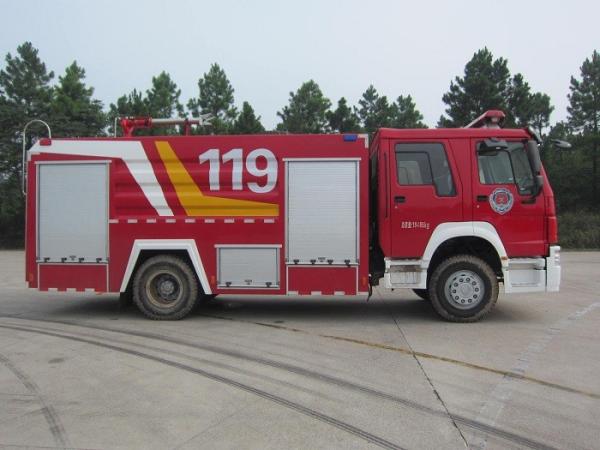 Howo 8T Foam Fire Truck , Water Tank Firefighting Apparatus 6 Wheel 290hp