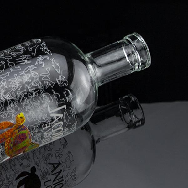 Flint Glass 2022 Design Bouteille en verre décalée transparente pour le gin Whisky Rum Tequila Brandy